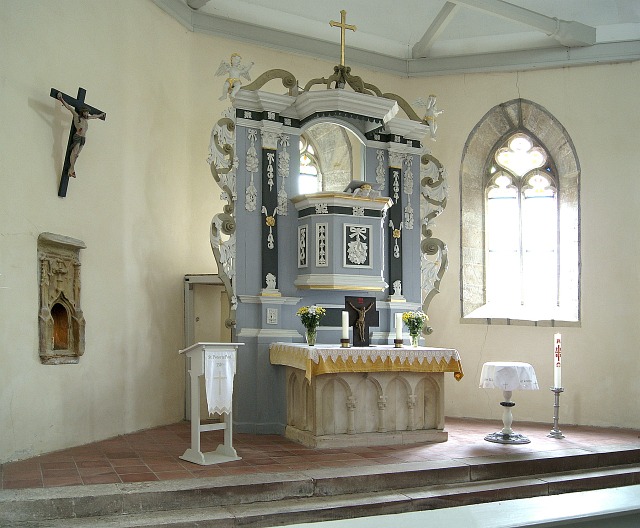 14_tiefthal-kirche-altarraum.jpg